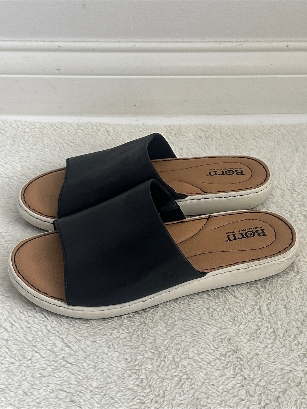 Born Women 8 Black Leather Upper Slip On Sandals Comfy Minimalist Quiet Luxury